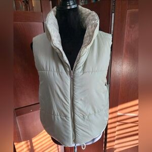 NWT Vine & Valley Reversoble Solid + Checkered Puffer Vest Size M